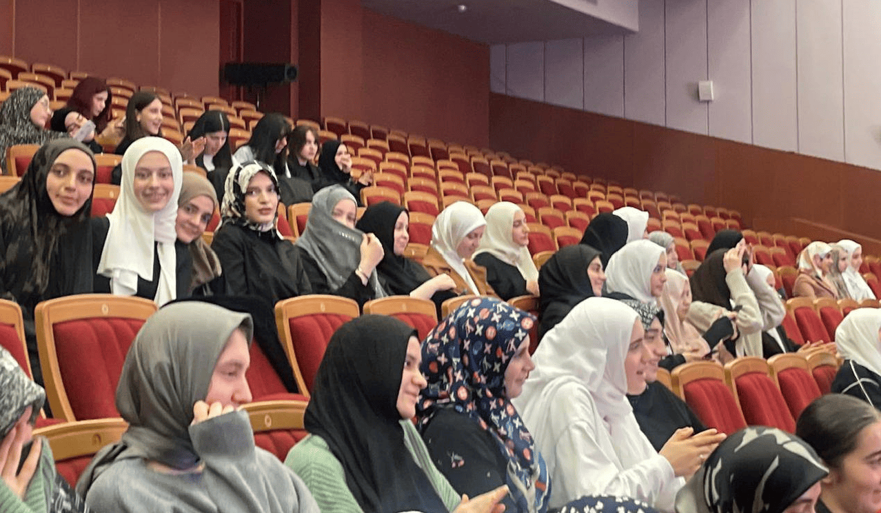 Студенты МК им. Башларова приняли участие в трогательном мероприятии "Таким был Лучший из Людей"